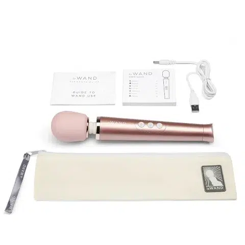 Le Wand Petite Rechargeable - Rose Gold - Image 3